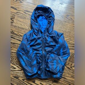 North Face 4T reversible puffer jacket. Lightening details. Navy and roy…